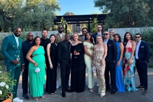 开云体育注册入口-乐福晒与詹姆斯 追梦 富保罗等度假 并一起打高尔夫