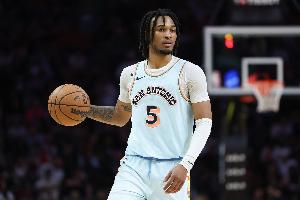 开云体育app-明天马刺客战活塞 卡斯尔因右膝过度伸展出战成疑