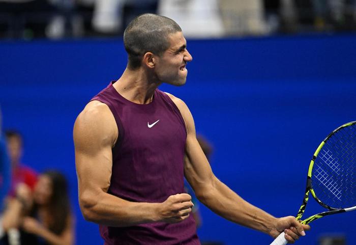 开云体育app-拉杜卡努批评蒂亚福苛责阿卡光头,英国姑娘宣称这是自信发型