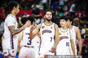 开云电子-被缠得很难受！哈维半场9中4拿到13分2断 罚球6中3&amp;出现3失误