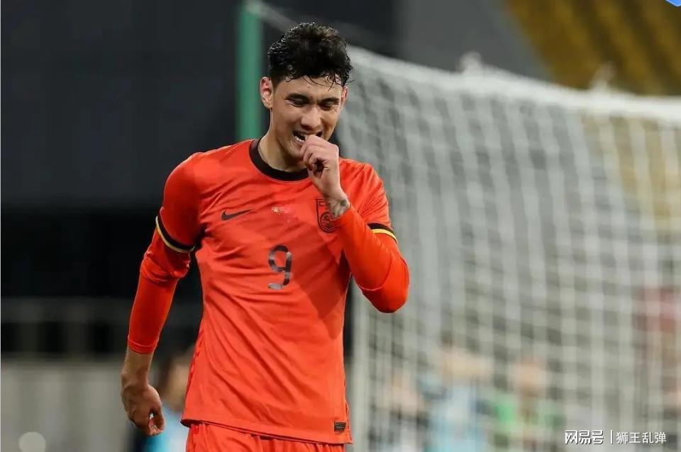 开云体育官网登录-裁判针对+进攻哑火！李昊一己之力扛国足，守强攻弱淘汰赛悬了
