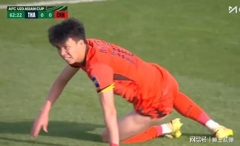 开云体育官网登录-裁判针对+进攻哑火！李昊一己之力扛国足，守强攻弱淘汰赛悬了