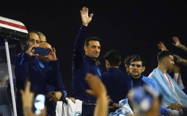 开云体育注册入口-斯卡洛尼长篇采访①：决赛一度折磨，至今没看录像