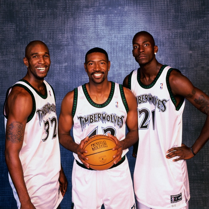 小卡结果将如何？森林狼2000年阴阳合同成为NBA管理层的永恒噩梦