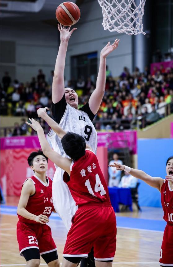 开云体育手机登录-长得高有啥用？全场只得4分，苏群吐槽：跟现代篮球节奏比较脱节