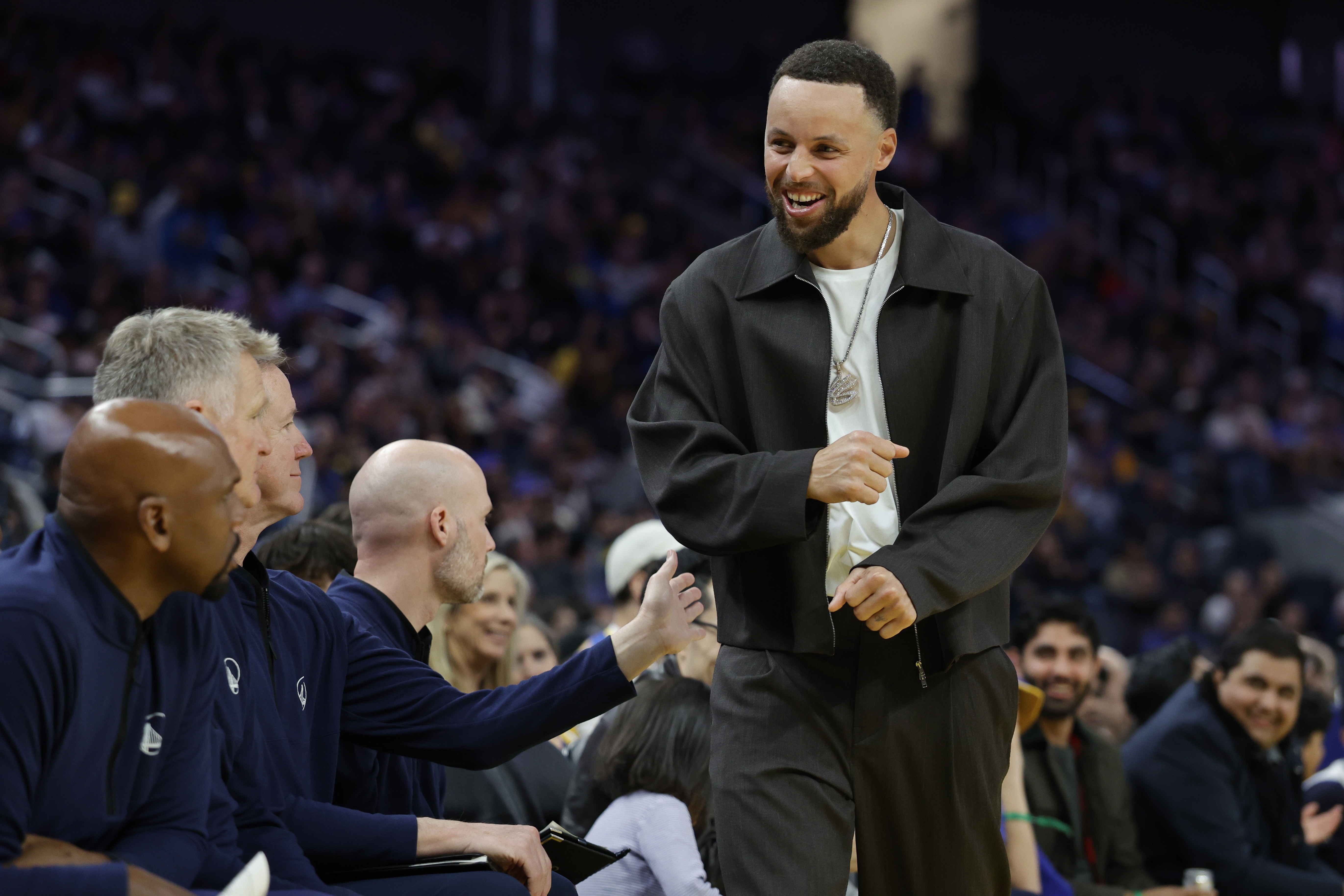 开云体育注册入口-科尔：我不完全确定库里周一是否复出 但不排除这种可能性